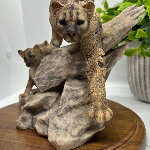 Mill Creek Studios “Maternal Refuge” Lion Cat Cougar Puma Sculpture, 1994 - Picture 11 of 17
